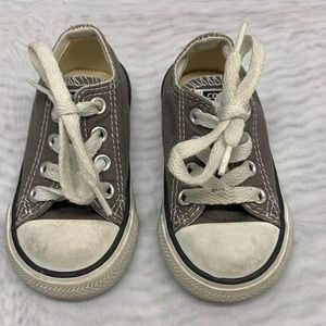 Toddler gray converse